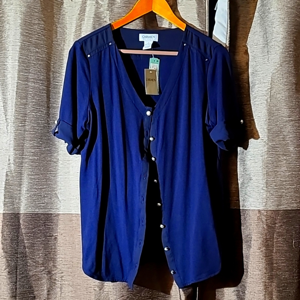 Fabulous accented blouse with beautiful buttons